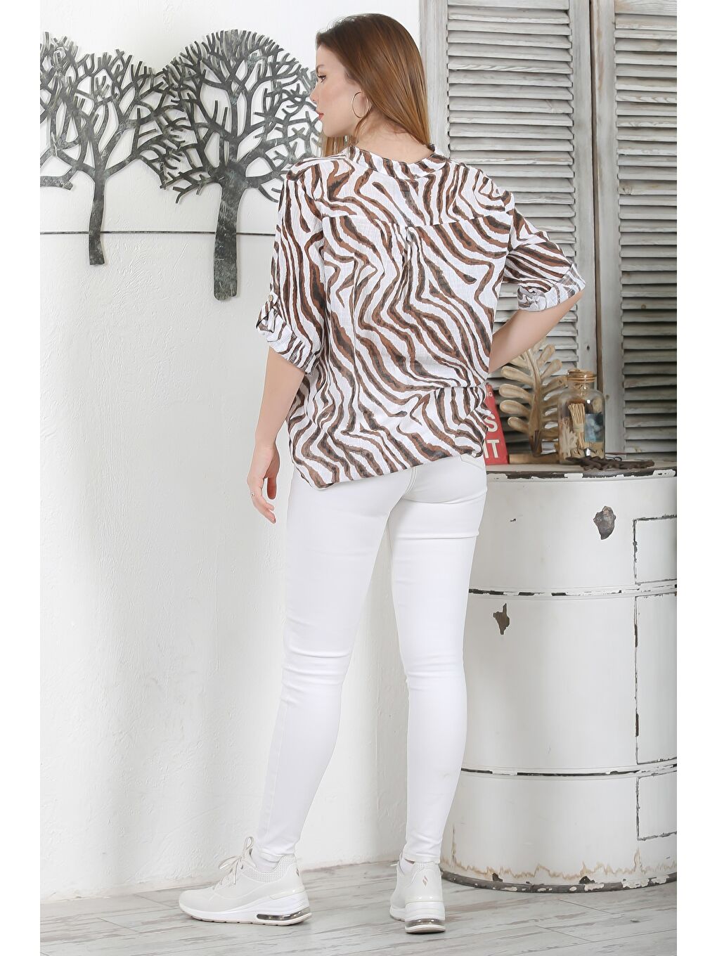 Kahverengi İtalyan Sütlü Kahve Hakim Yaka Düğmeli 3/4 Kol Cepli Casual Keten Karışımlı Dokuma Bluz-3