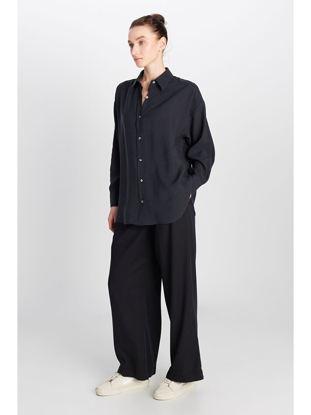 Loose Fit Rahat Kesim Siyah Gömlek-2
