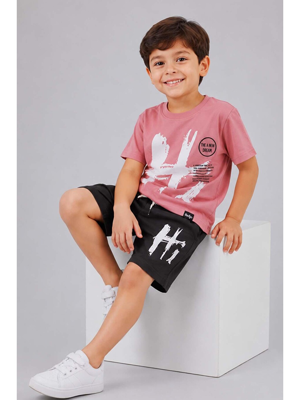 Pembe Erkek Çocuk Üzerinde Digital Hi Baskılı Penye Pudra T-shirt Şortlu Takım-2