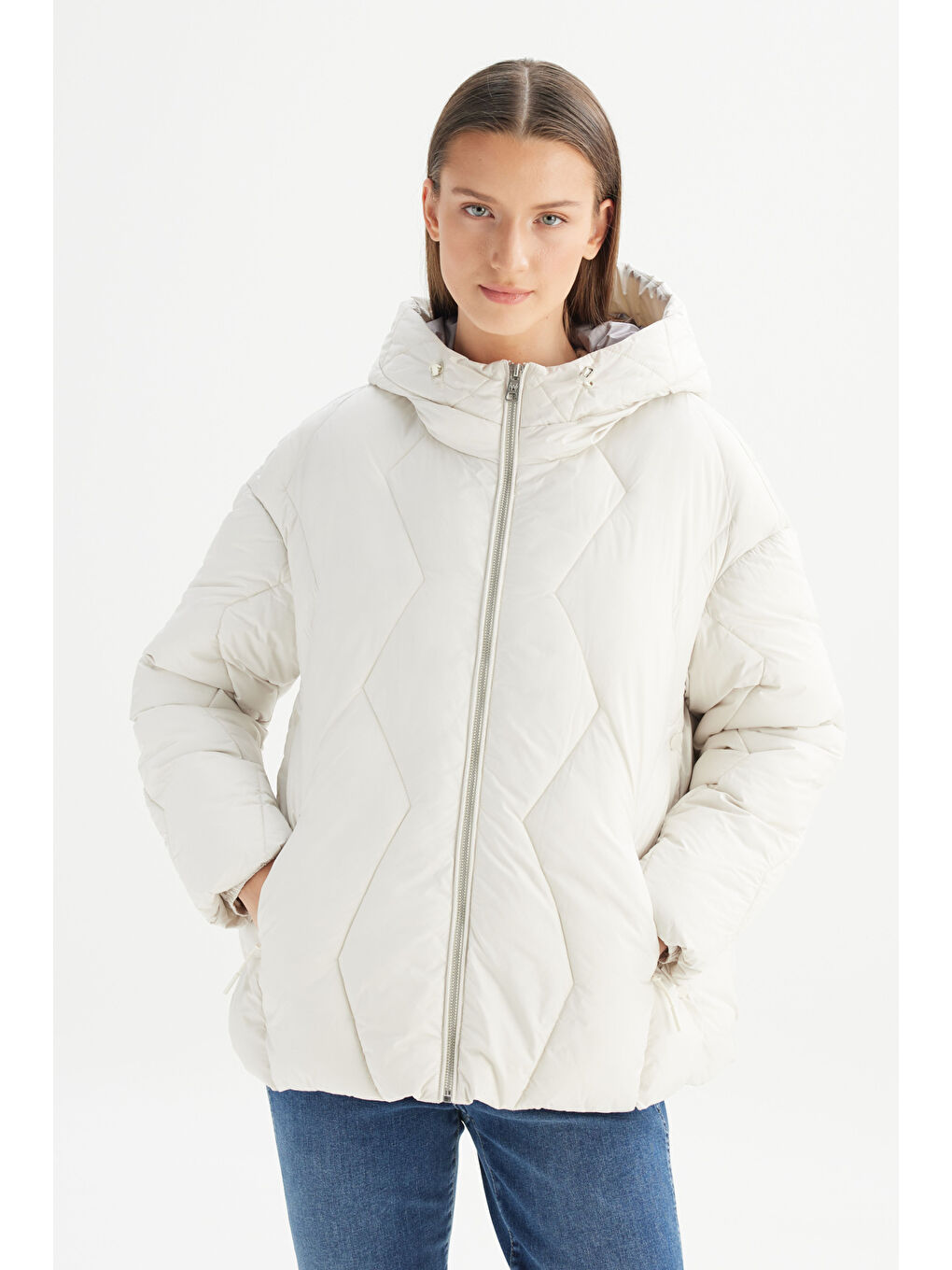 Regular Fit Normal Kesim Kapüşonlu Kırık Beyaz Şişme Mont