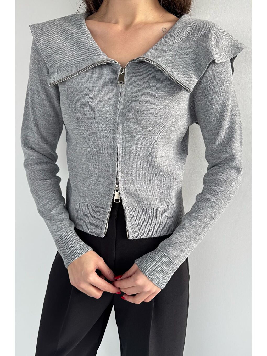 Gri Kadın Bebe Yaka Fermuarlı Triko Bluz-1