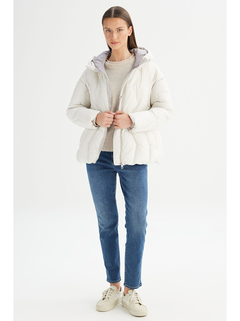 Regular Fit Normal Kesim Kapüşonlu Kırık Beyaz Şişme Mont-1