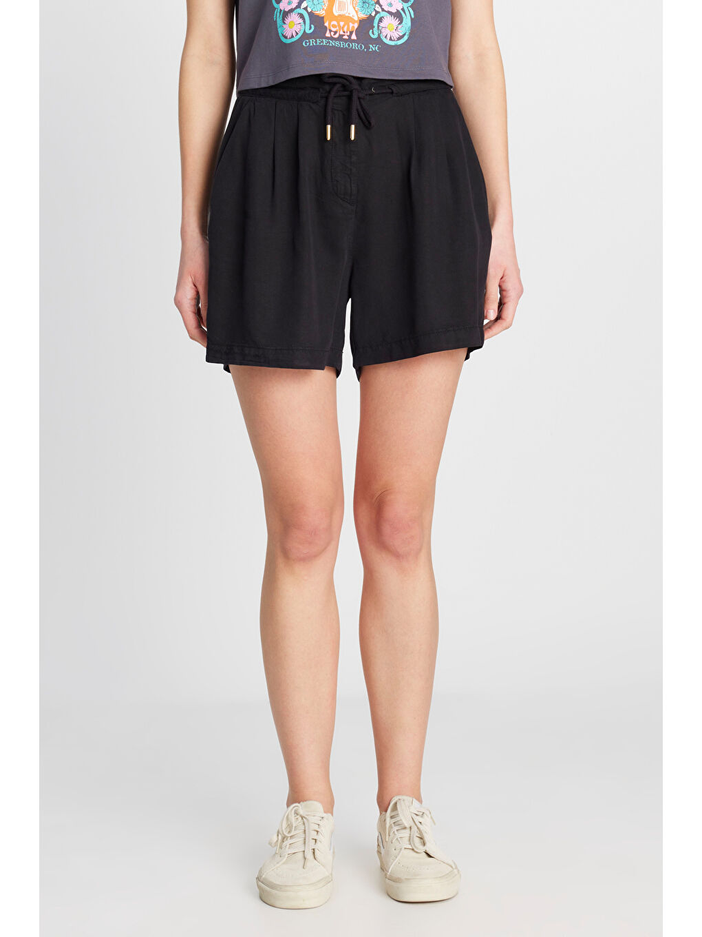 Relaxed Fit Geniş Kesim Yumuşak Dokulu Bağcıklı Siyah Şort-2