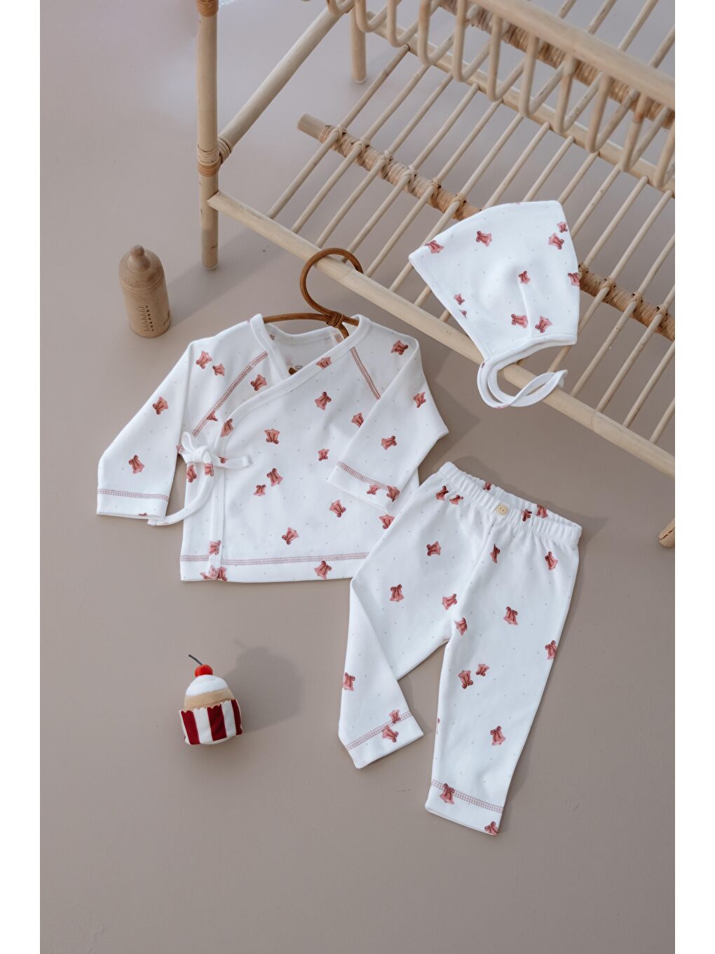 Beyaz Çan Baskılı Pure Hug Serisi Kruvaze 3'Lü Takım