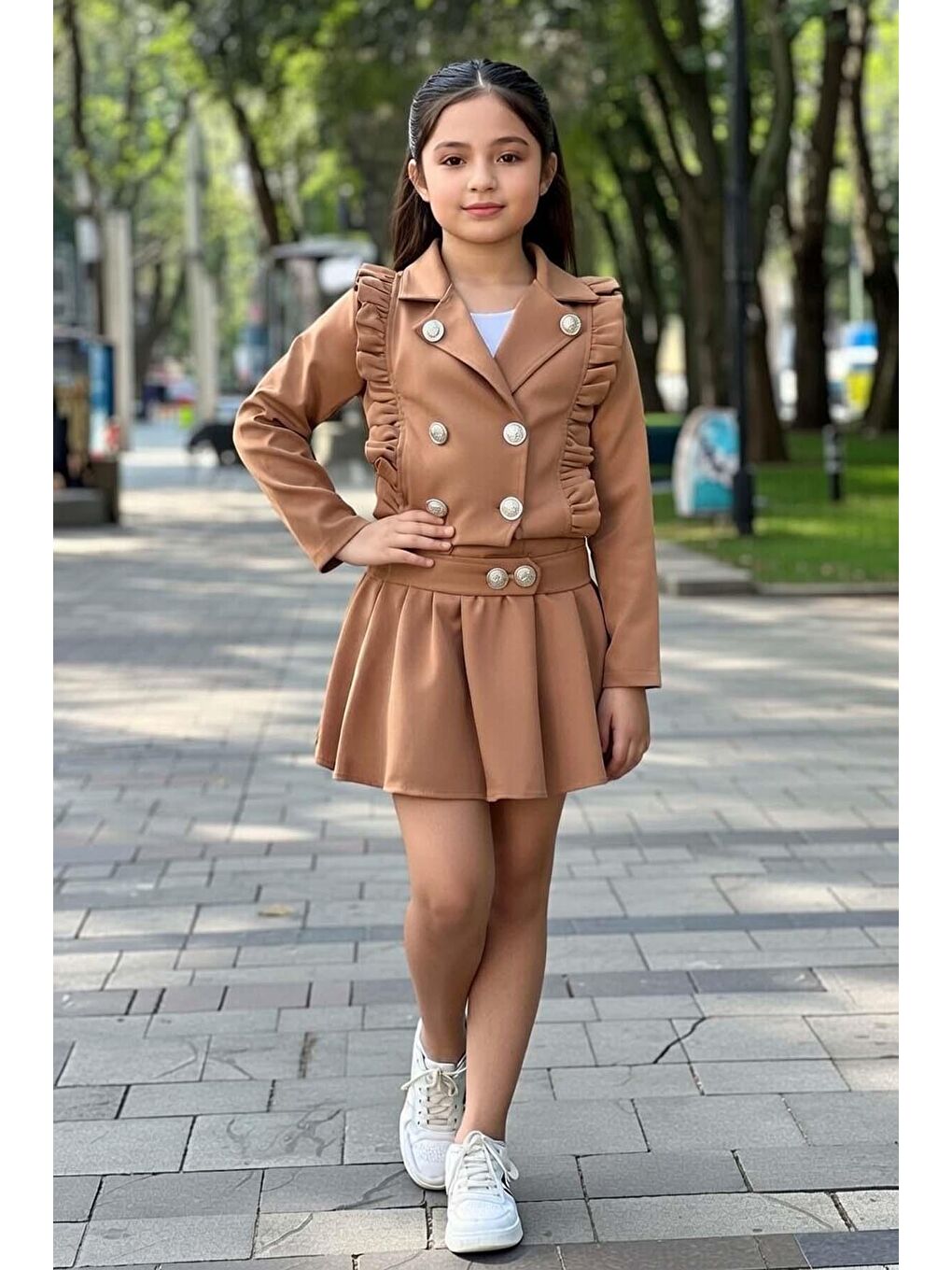 Kahverengi Kız Çocuk Gold Düğme Detaylı Kenarları Fırfırlı Penye Ceket Pliseli Kesim Kum Rengi Etekli Takım-1