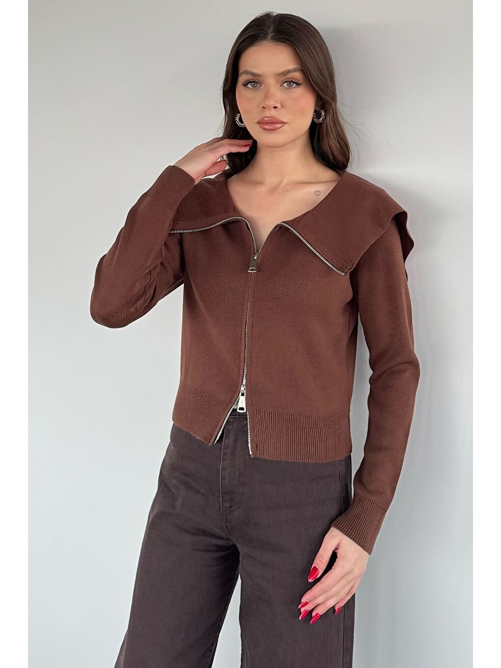Kahverengi Kadın Bebe Yaka Fermuarlı Triko Bluz-3