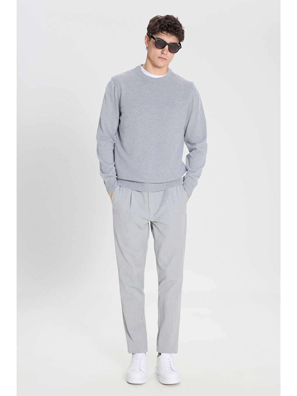 Erkek Gri Melanj Pamuklu Standart Fit Normal Kesim Bisiklet Yaka Jakarlı Triko Kazak-1