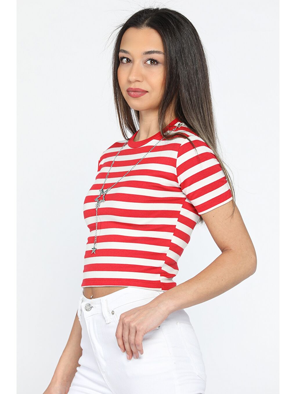 GÜLSELİ Kırmızı Bisiklet Yaka Aksesuar Detaylı Çizgi Desenli Kadın Crop Top Bluz - 1