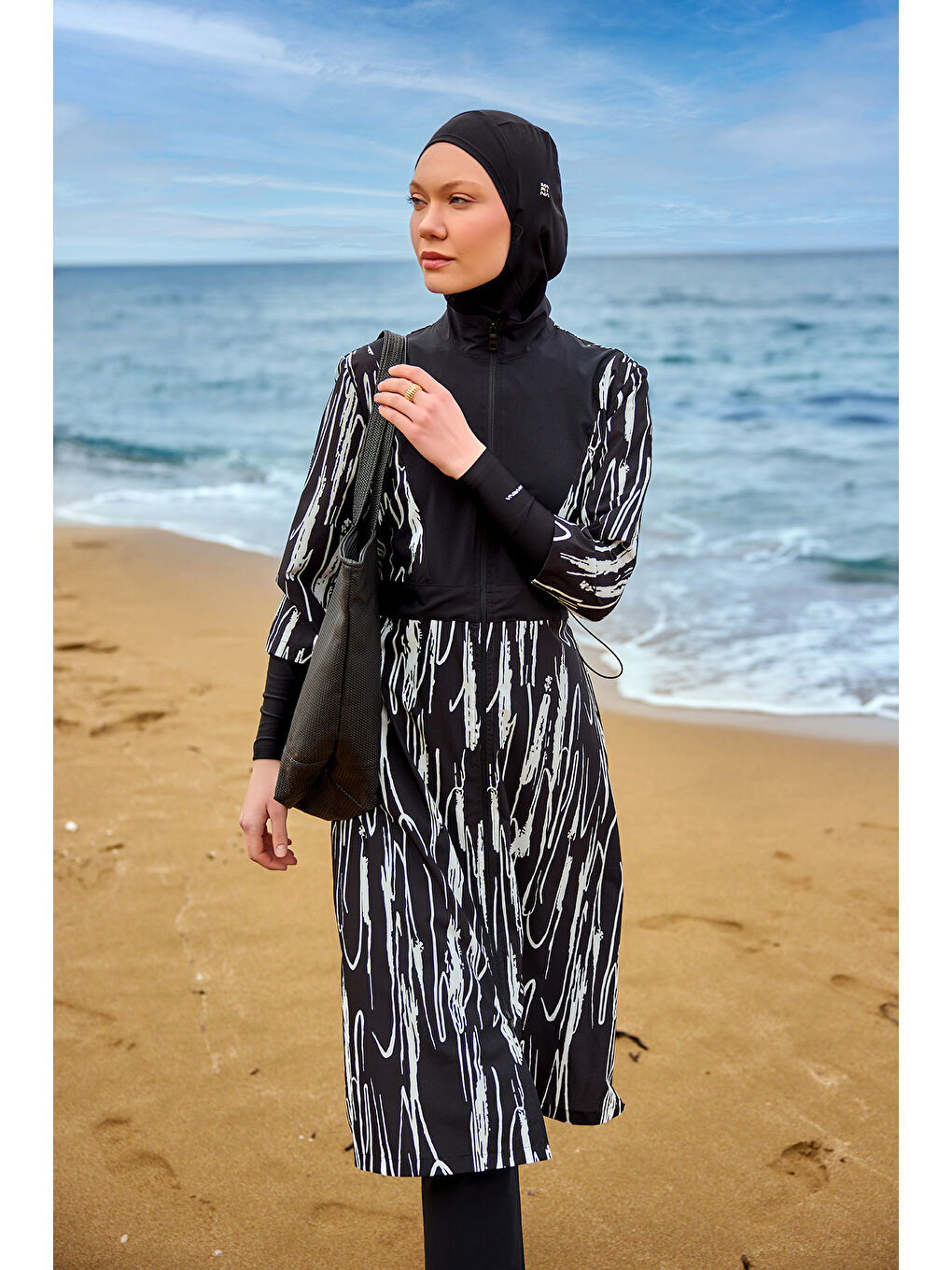 Siyah Tam Kapalı Tesettür Mayo Yırtmaçlı Tasarım M2504-2