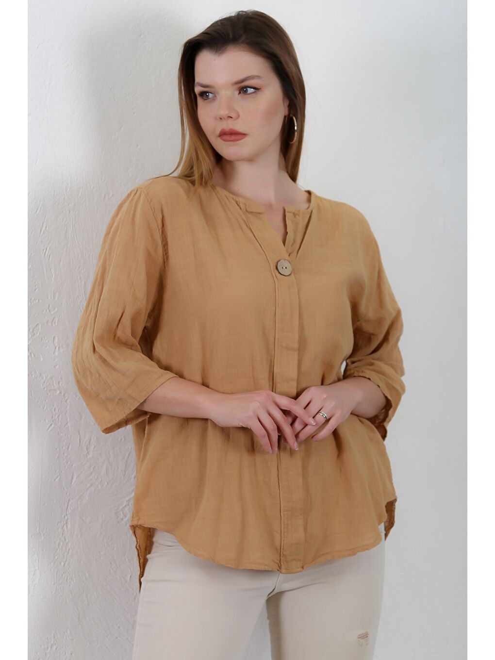 Kahverengi İtalyan Sütlü Kahve Patlı Yaka 3/4 Kol Düğmeli Casual Keten Karışımlı Dokuma Bluz-1