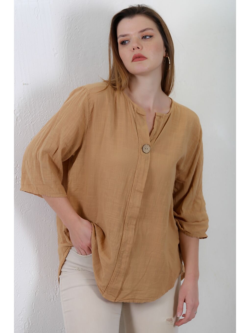 Kahverengi İtalyan Sütlü Kahve Patlı Yaka 3/4 Kol Düğmeli Casual Keten Karışımlı Dokuma Bluz-2