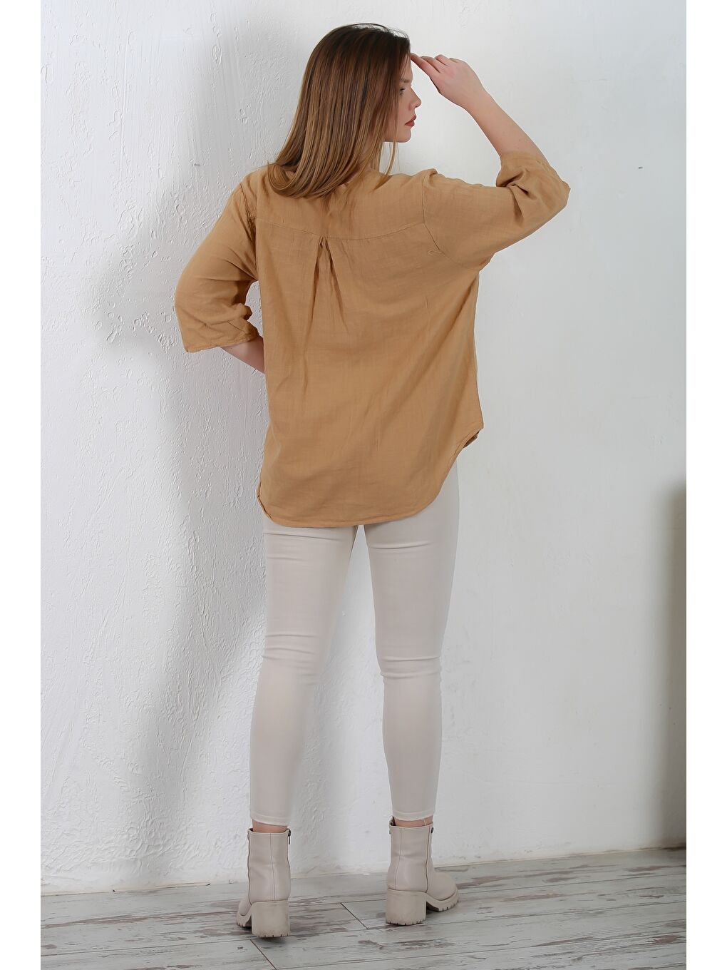 Kahverengi İtalyan Sütlü Kahve Patlı Yaka 3/4 Kol Düğmeli Casual Keten Karışımlı Dokuma Bluz-5
