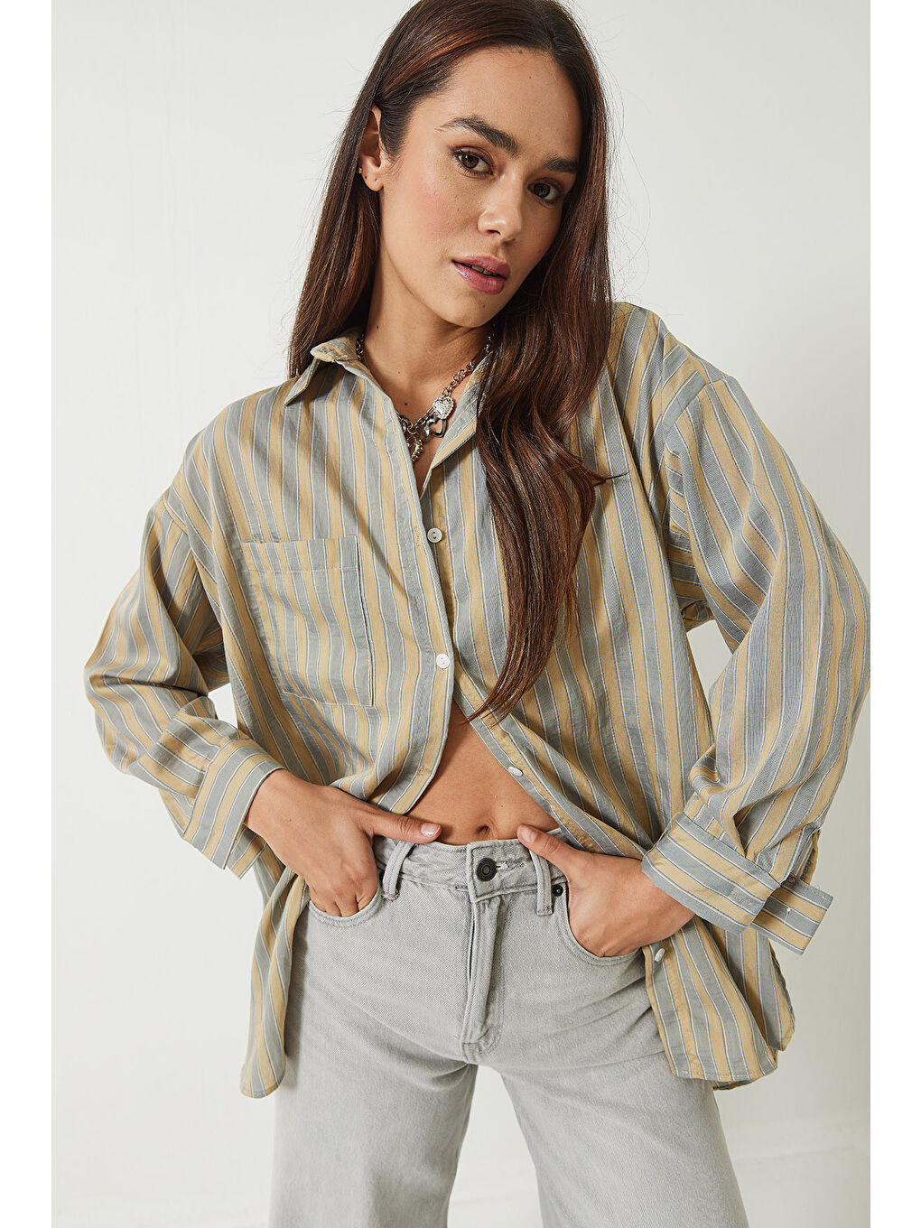 Gri Kadın Tek Cep Detaylı Çizgili Oversize Gömlek-5