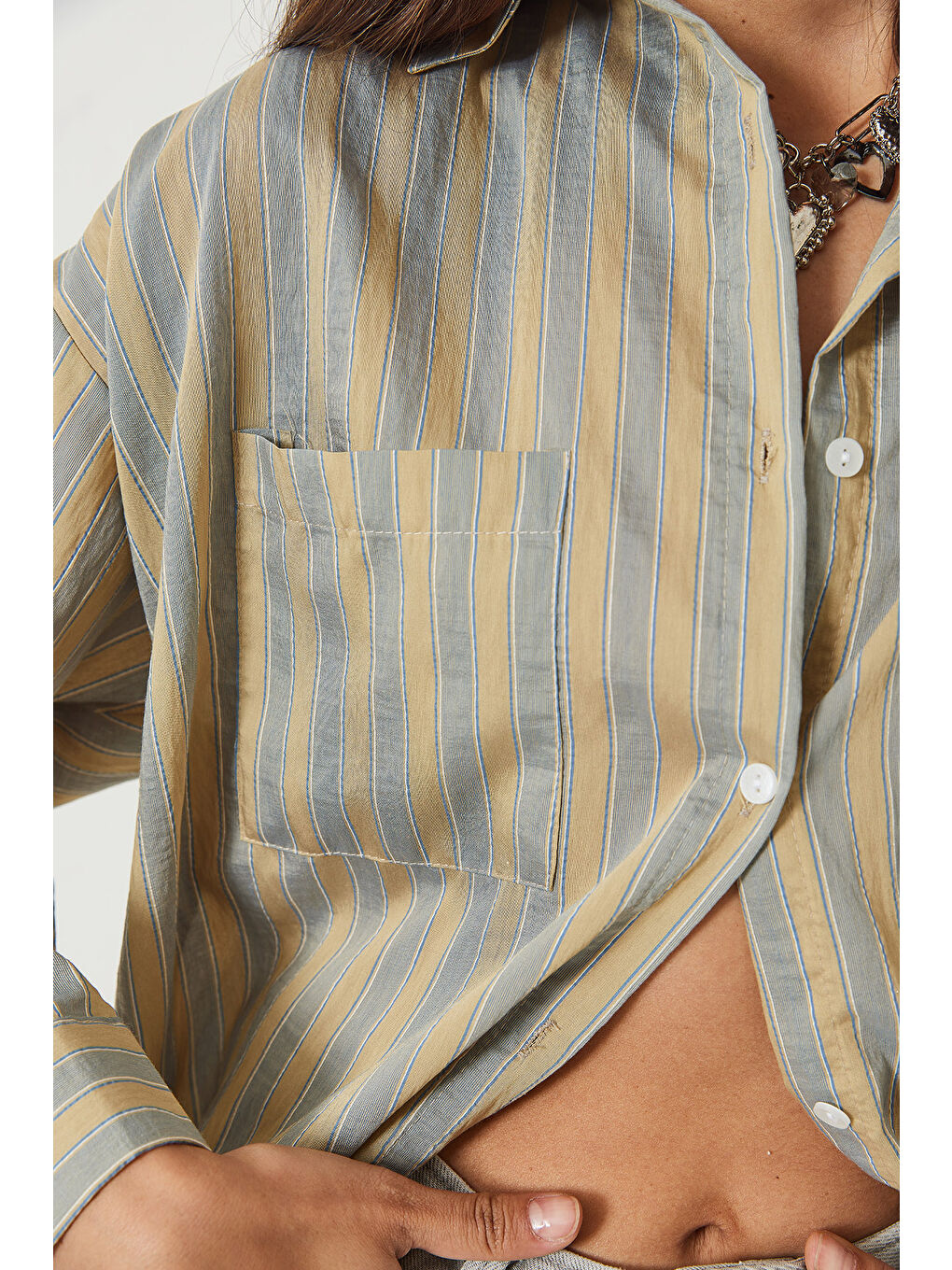 Gri Kadın Tek Cep Detaylı Çizgili Oversize Gömlek-6