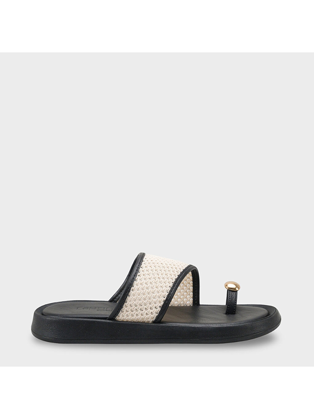 Siyah Selie Yuvarlak Burunlu Tek Parmaklı Metal Aksesuarlı Kadın Terlik