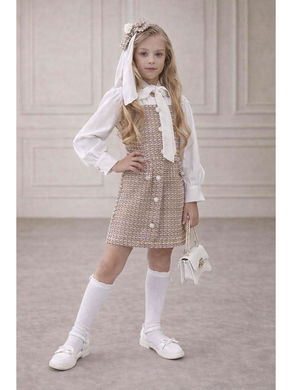 Kız Çocuk Göğsü ve Beli Fırfır Detaylı Boydan Düğmeli Kahverengi Şanel Elbise