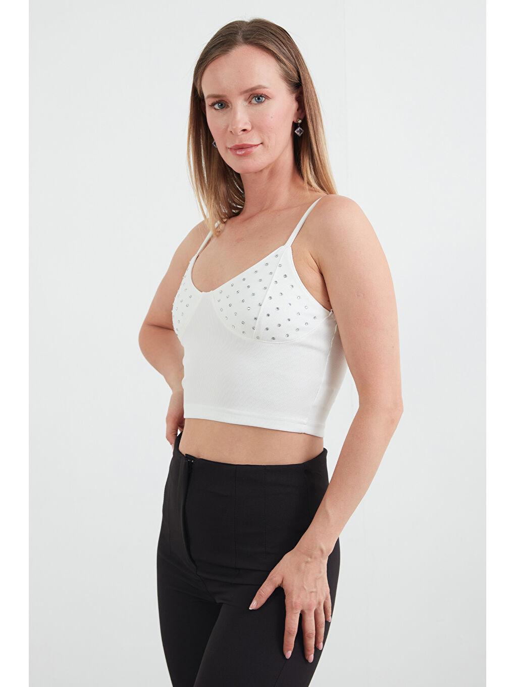 Beyaz Taş İşlemeli Askılı Crop-2