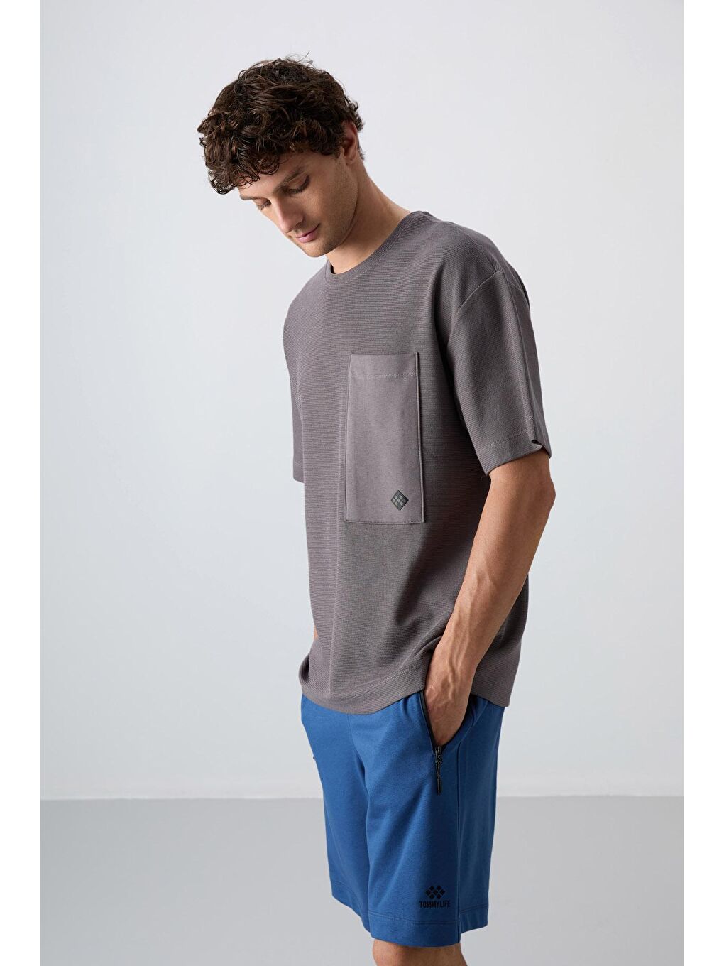 TOMMYLIFE Koyu Gri Pamuklu Kalın Yüzeyi Dokulu Oversize Fit Basic Erkek T-Shirt - 88341 - 3