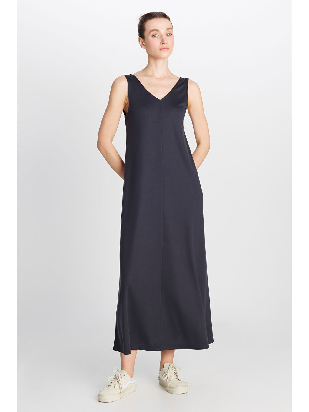 Regular Fit Normal Kesim V Yaka Siyah Midi Elbise-2