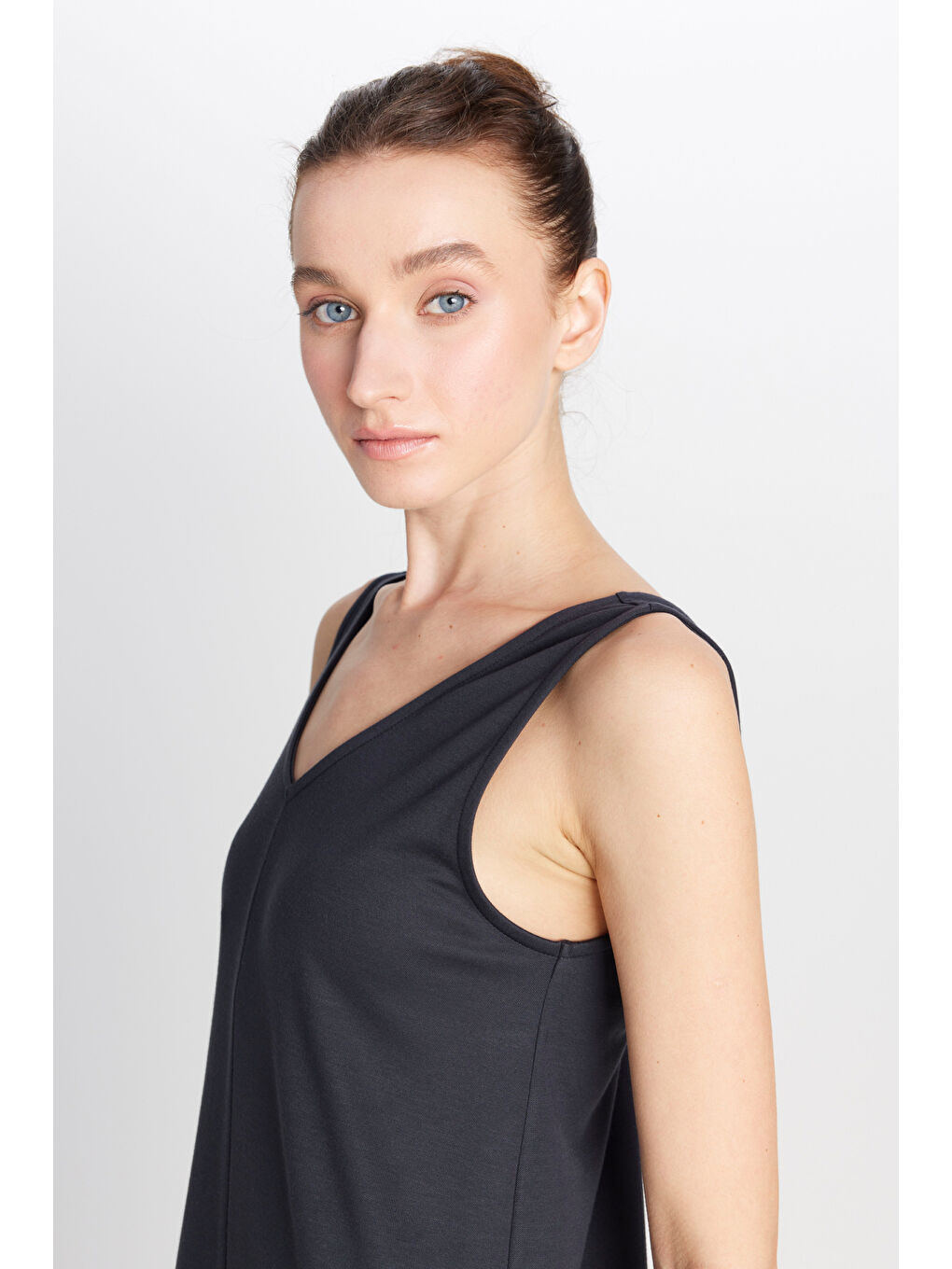 Regular Fit Normal Kesim V Yaka Siyah Midi Elbise-3