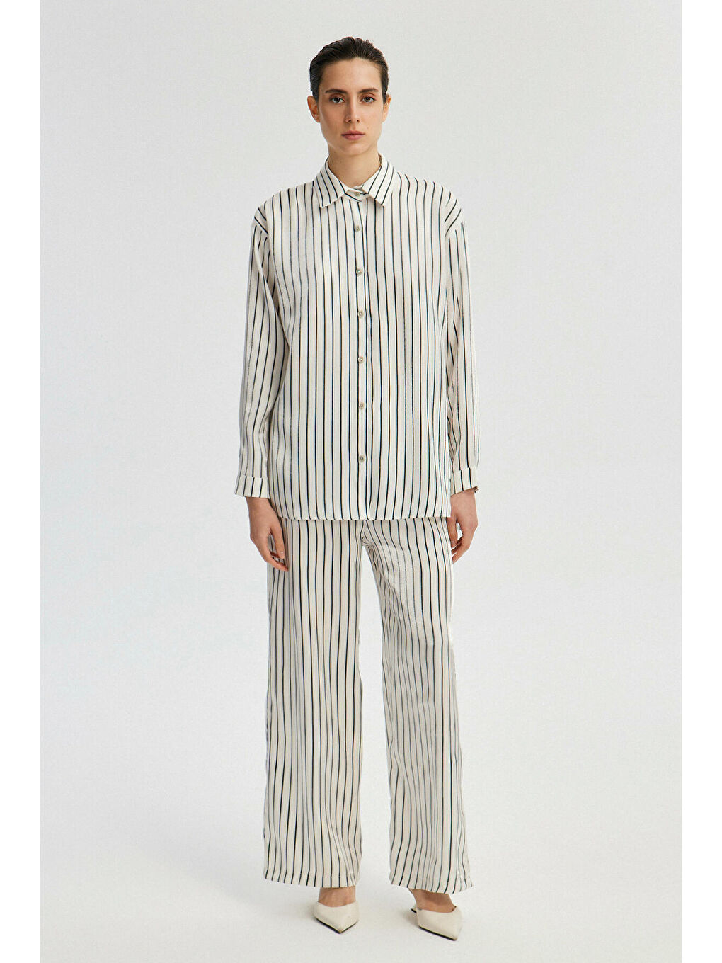 Ekru Parlak Dokulu Gömlek Pantolon Takım-1