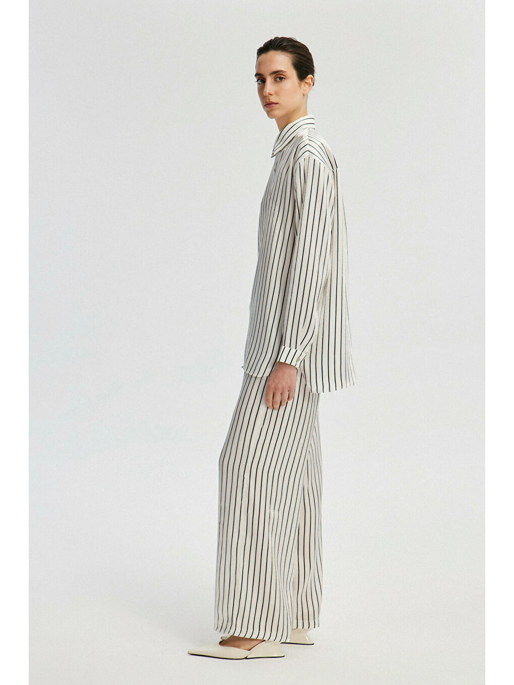 Ekru Parlak Dokulu Gömlek Pantolon Takım-2