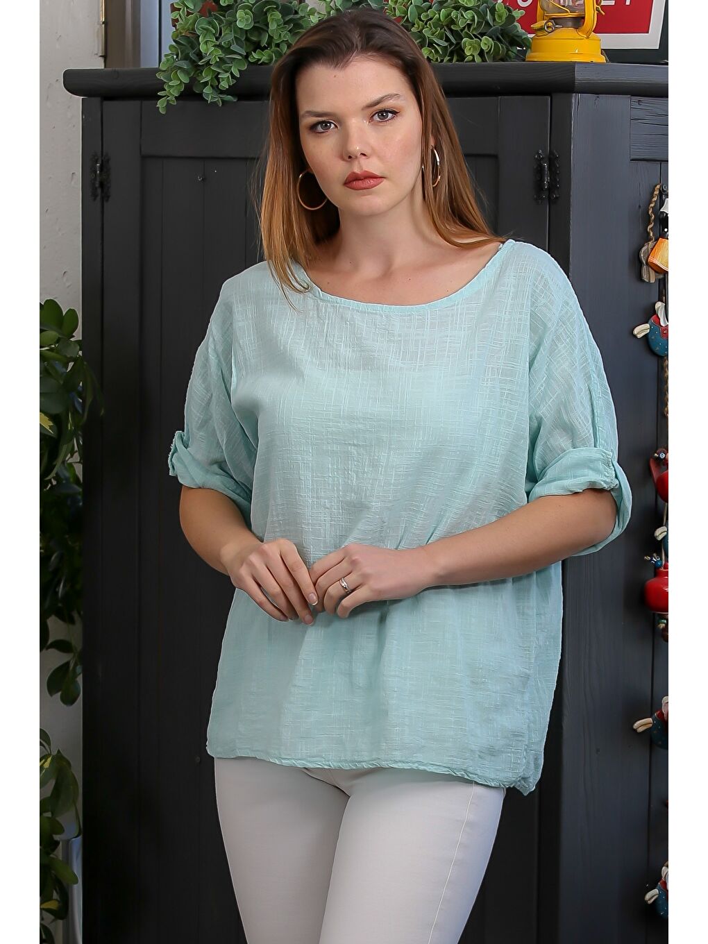 İtalyan Açık Turkuaz Havuz Yaka 3/4 Kol Casual Keten Karışımlı Dokuma Bluz