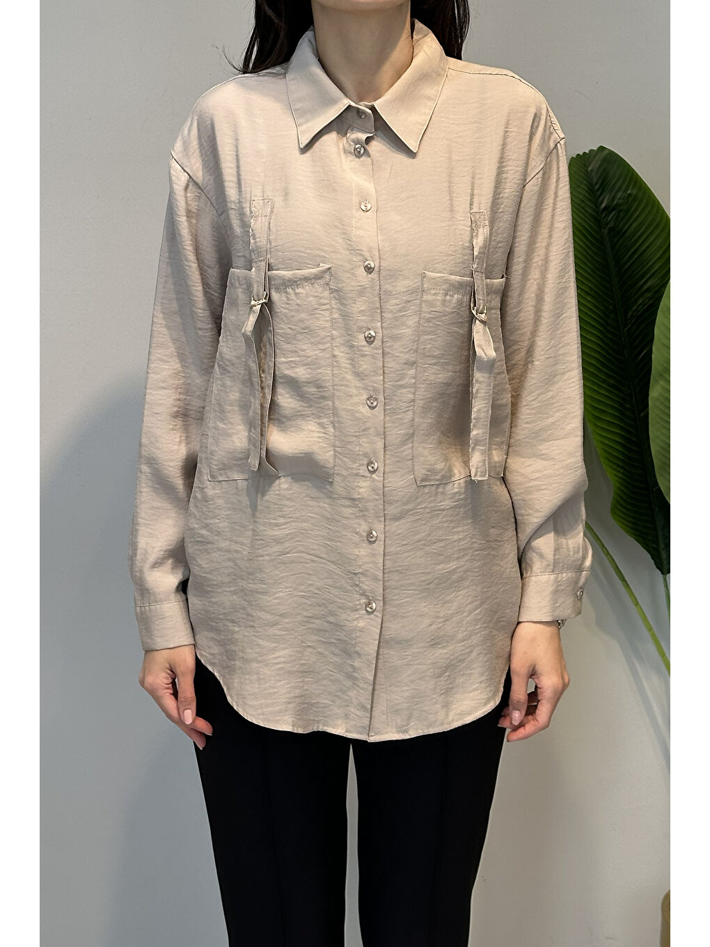 Bej Önden İki Cepli Toka Detaylı Gömlek 191 Taş-1