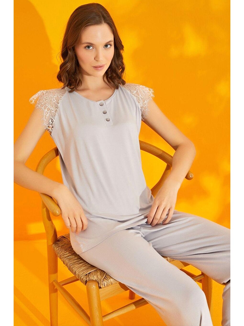 Gri Yakası Dantel Detaylı Pijama Takımı