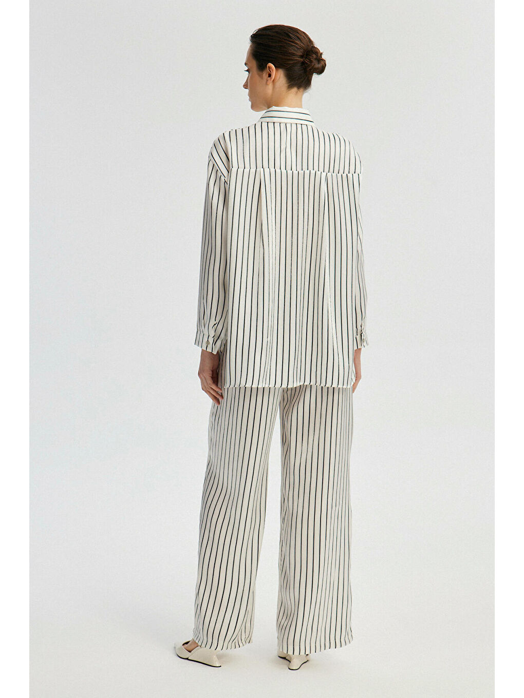 Ekru Parlak Dokulu Gömlek Pantolon Takım-3