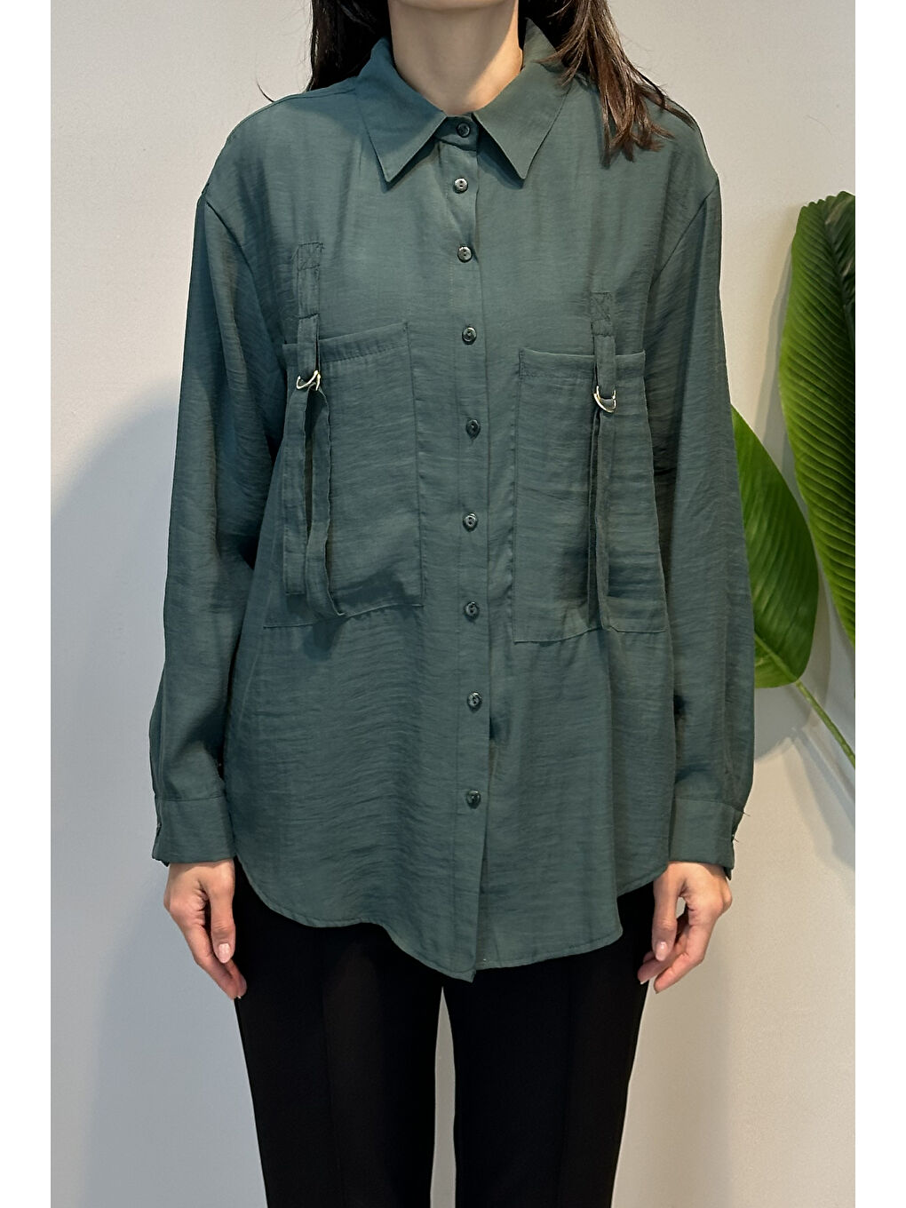 Yeşil Önden İki Cepli Toka Detaylı Gömlek 191 Zümrüt-1