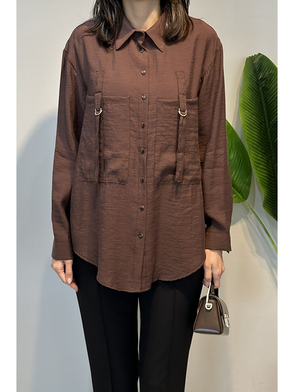 Önden İki Cepli Toka Detaylı Gömlek 191 Kahverengi-1
