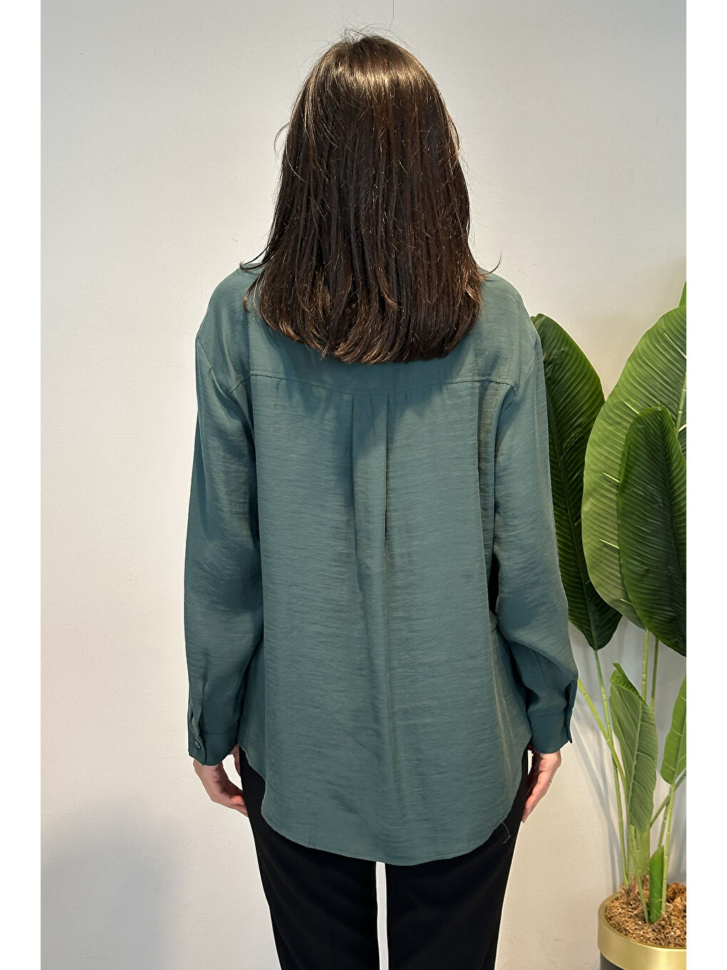 Yeşil Önden İki Cepli Toka Detaylı Gömlek 191 Zümrüt-3