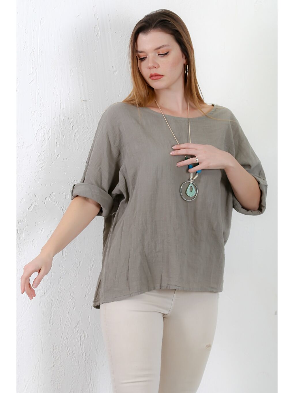 İtalyan Haki Havuz Yaka 3/4 Kol Casual Keten Karışımlı Dokuma Bluz-1