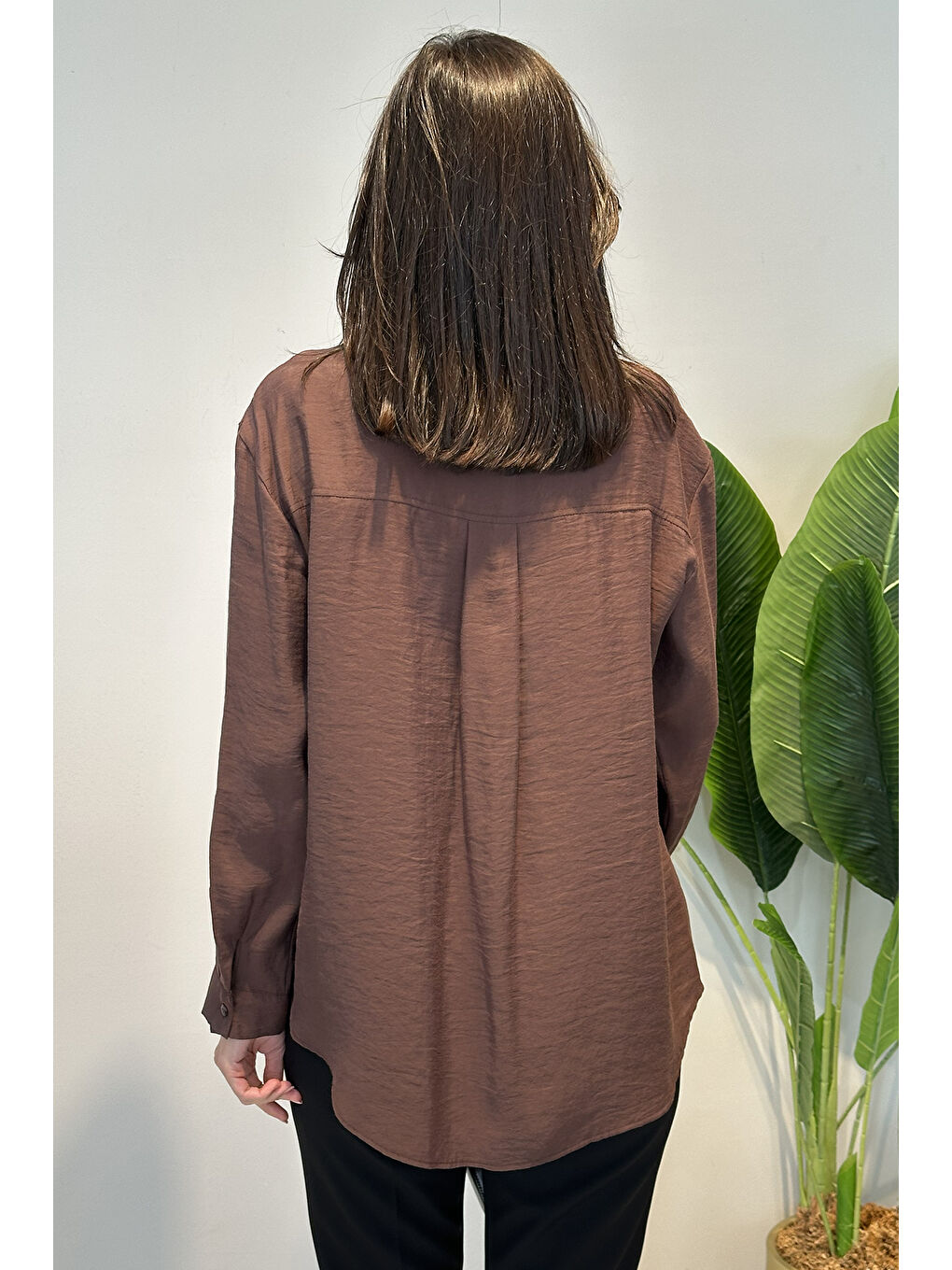 Önden İki Cepli Toka Detaylı Gömlek 191 Kahverengi-3