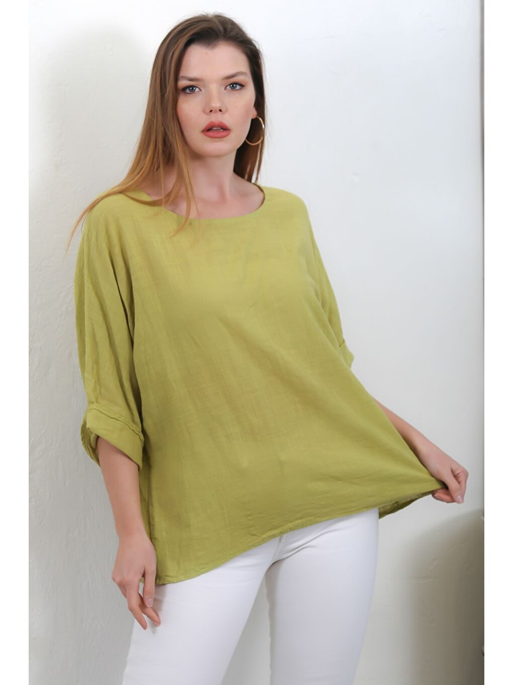 Yeşil İtalyan Limon Küfü Rengi Havuz Yaka 3/4 Kol Casual Keten Karışımlı Dokuma Bluz-3