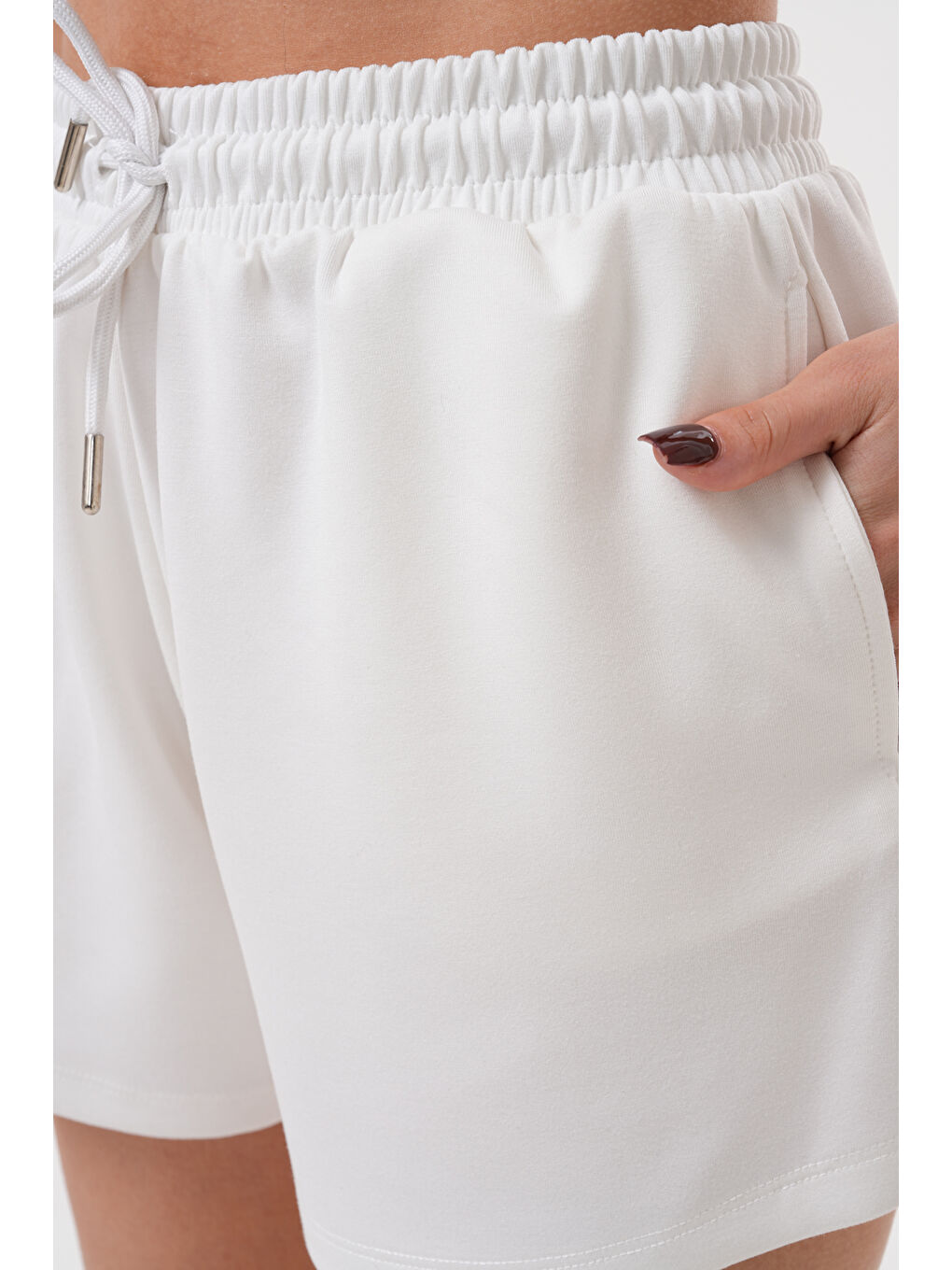 Beyaz Kadın Modal Şort Beli Lastikli Cepli Şort MODAL-ŞORT-3