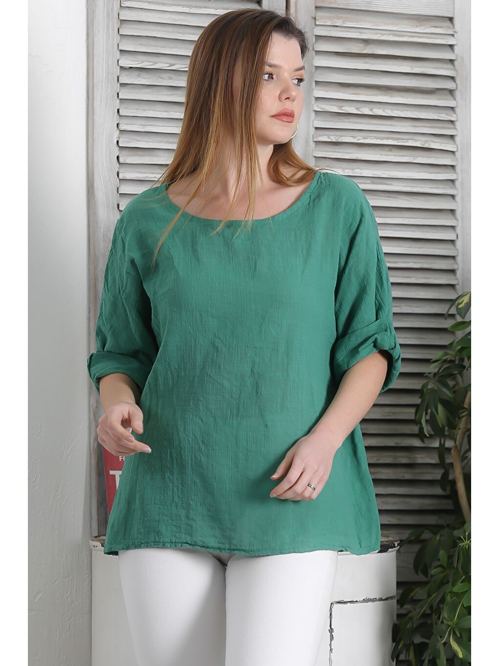 İtalyan Petrol Yeşili Havuz Yaka 3/4 Kol Casual Keten Karışımlı Dokuma Bluz-2