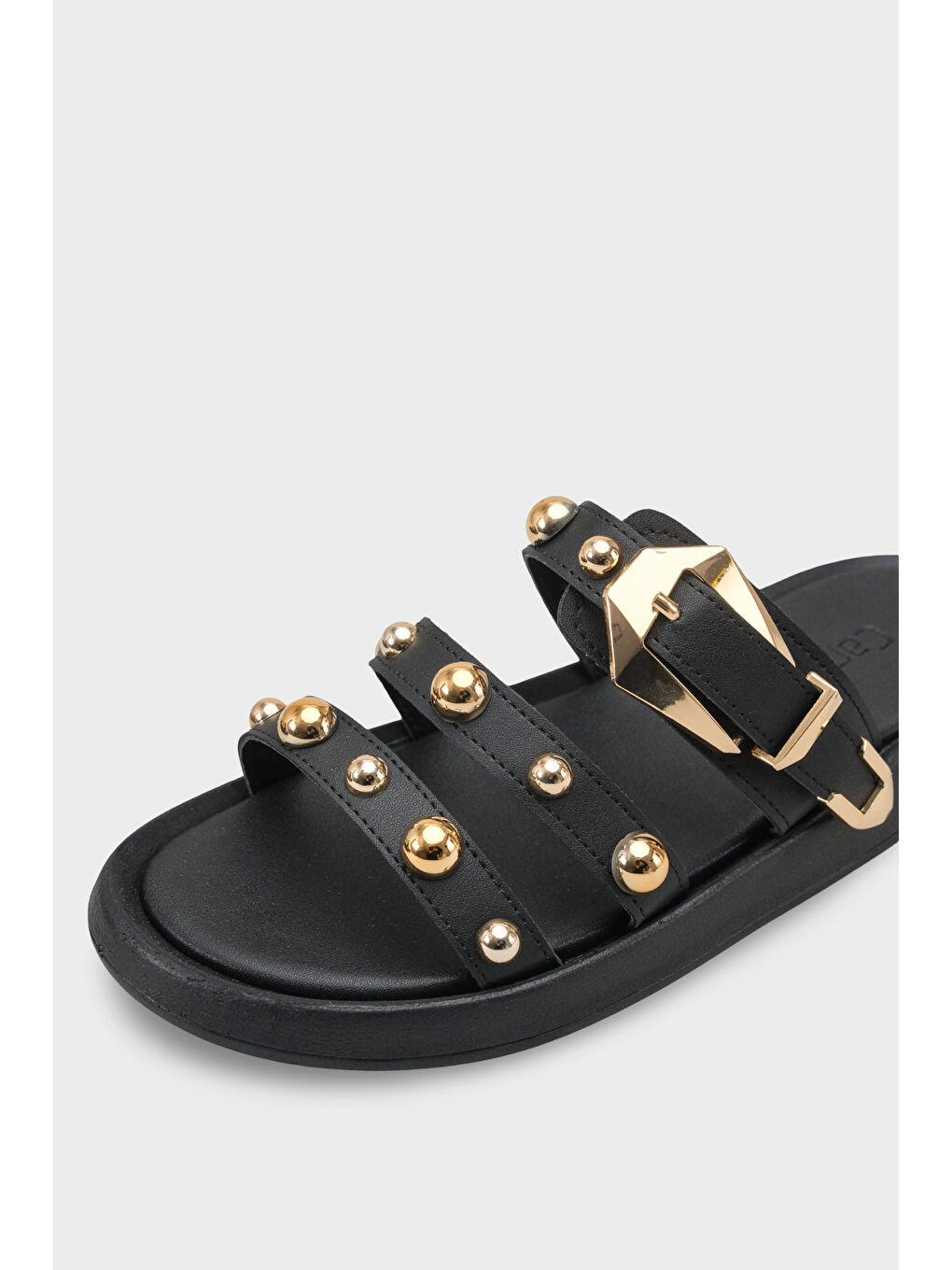 Siyah Nollie Yuvarlak Burunlu Metal Aksesuarlı Kadın Terlik-2