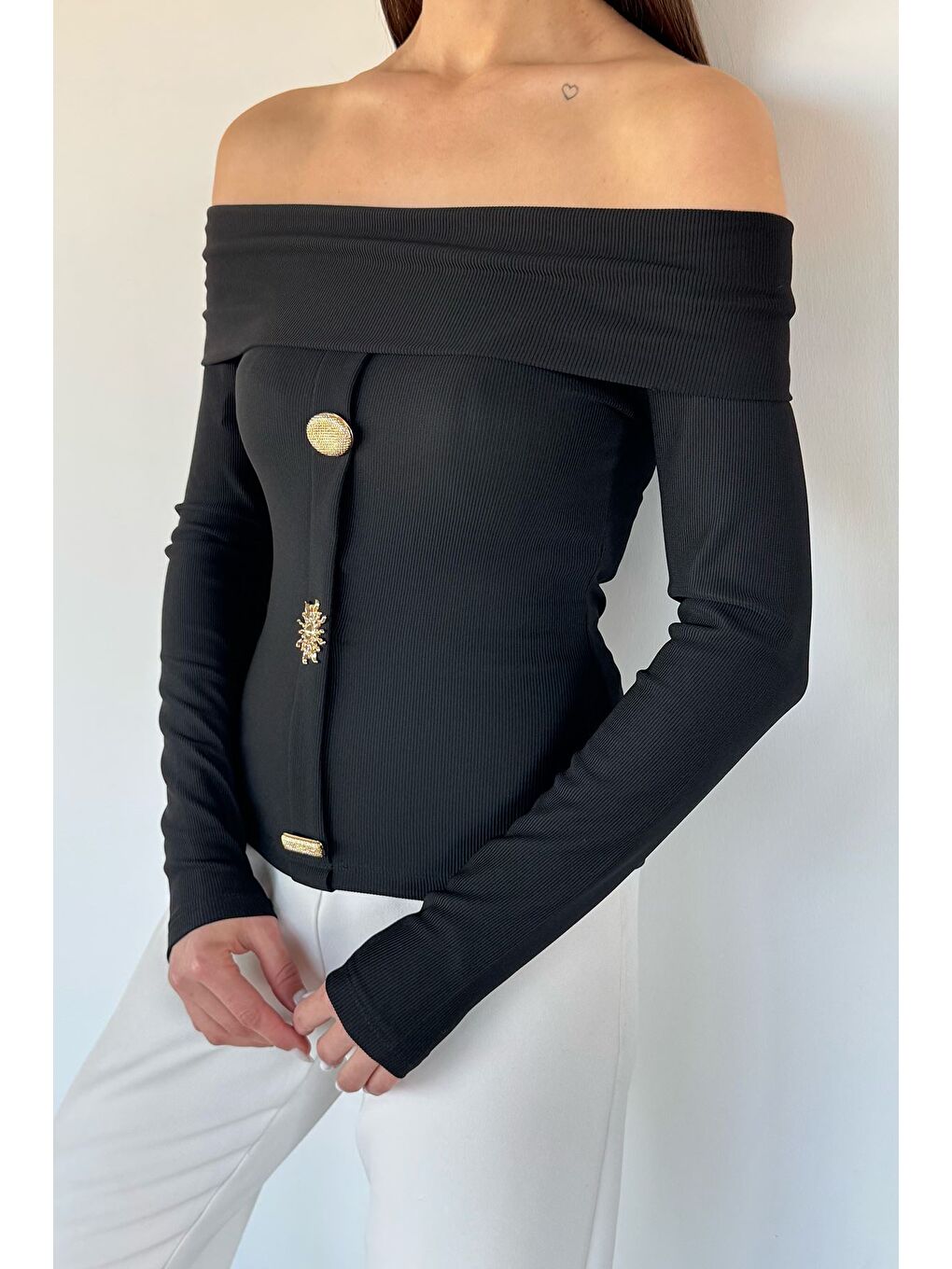 Siyah Kadın Madonna Yaka Gold Detaylı Bluz-2