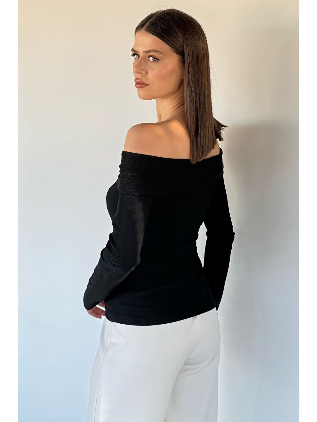 Siyah Kadın Madonna Yaka Gold Detaylı Bluz-3