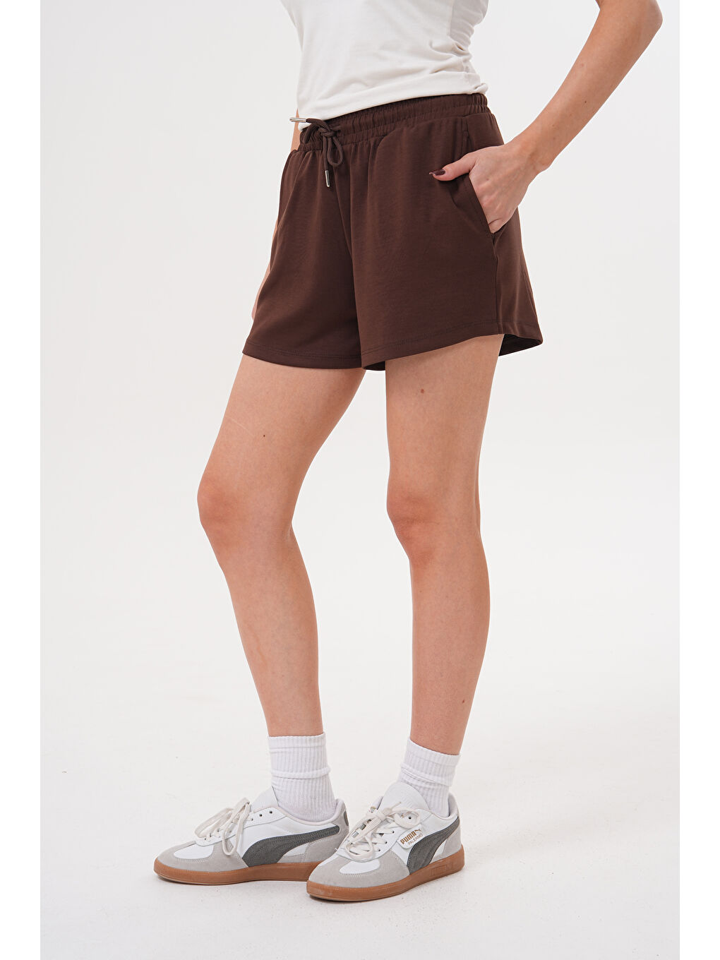 Kahverengi Kadın Modal Şort Beli Lastikli Cepli Şort MODAL-ŞORT-1