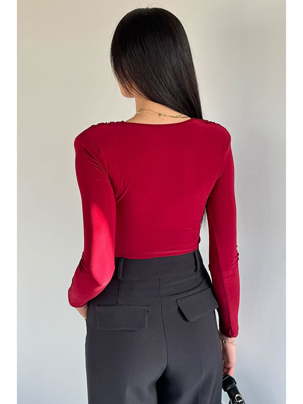 Bordo Kadın V Yaka Büzgülü Gold Toka Detaylı Crop Top Bluz-3