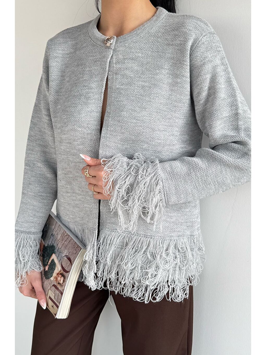 Gri Kadın Püsküllü Triko Hırka