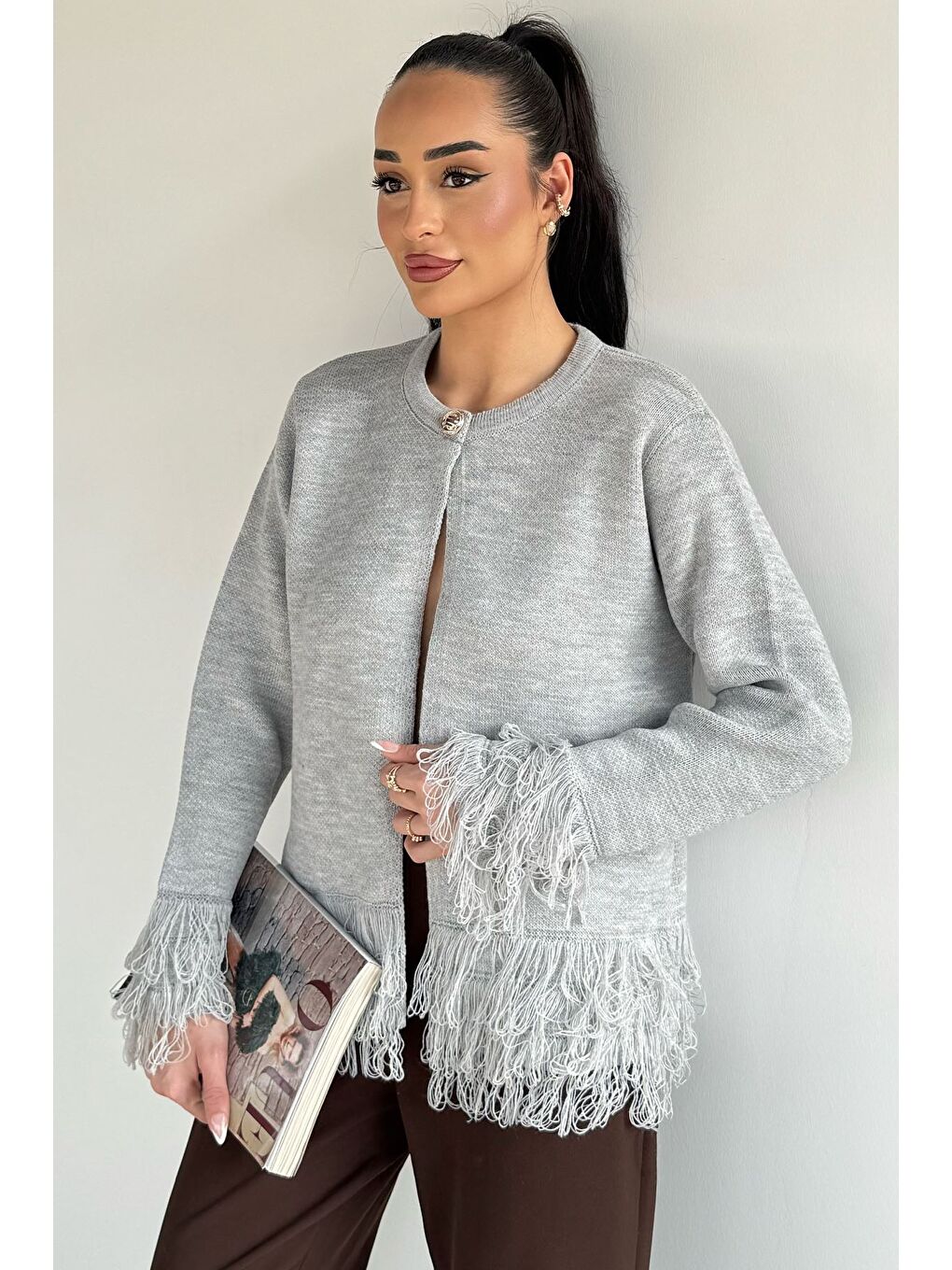 Gri Kadın Püsküllü Triko Hırka-1