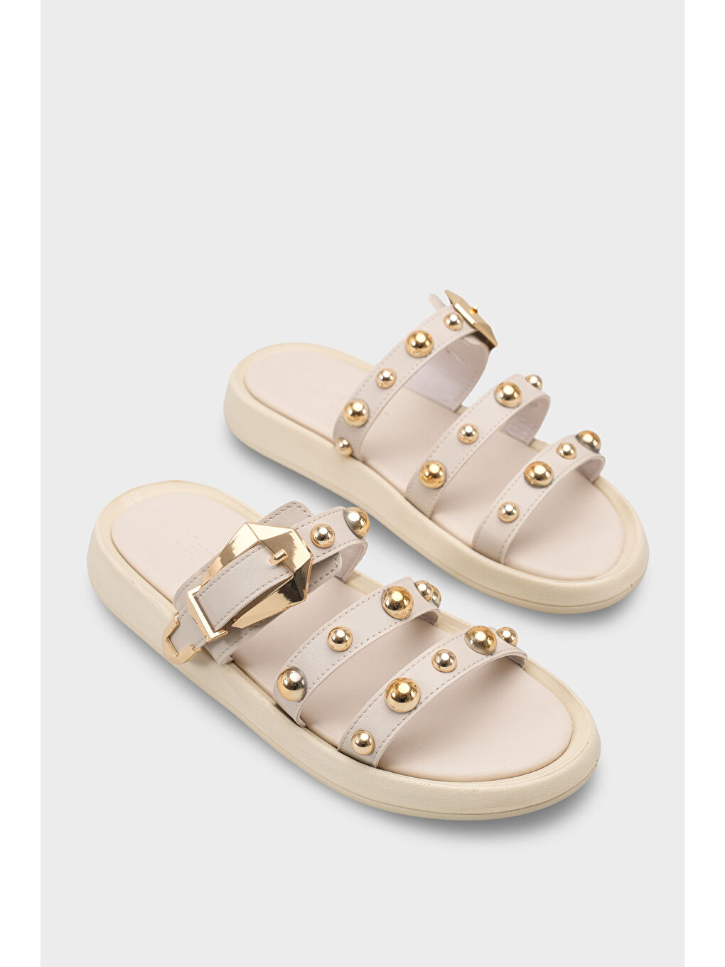 Bej Nollie Yuvarlak Burunlu Metal Aksesuarlı Kadın Terlik-1