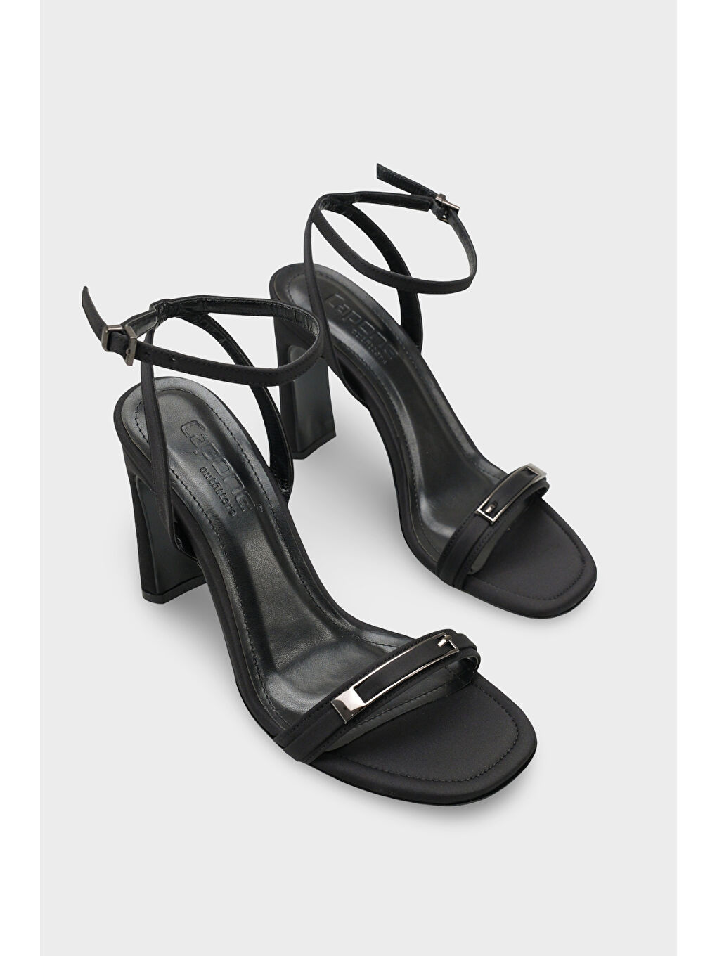 Siyah Bessy Kare Burunlu Yüksek Topuklu Metal Aksesuarlı Bilekten Bantlı Kadın Ayakkabı-1