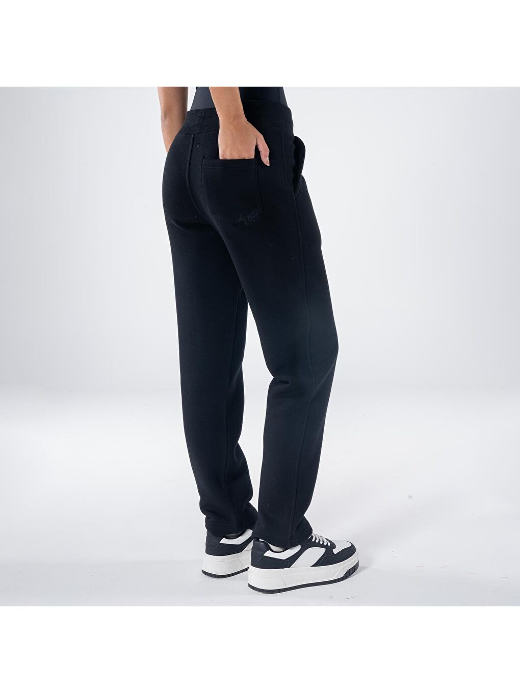 Kadın Siyah Cepli Jogger Pantalon Lastikli Bol Paça Eşofman Altı-1