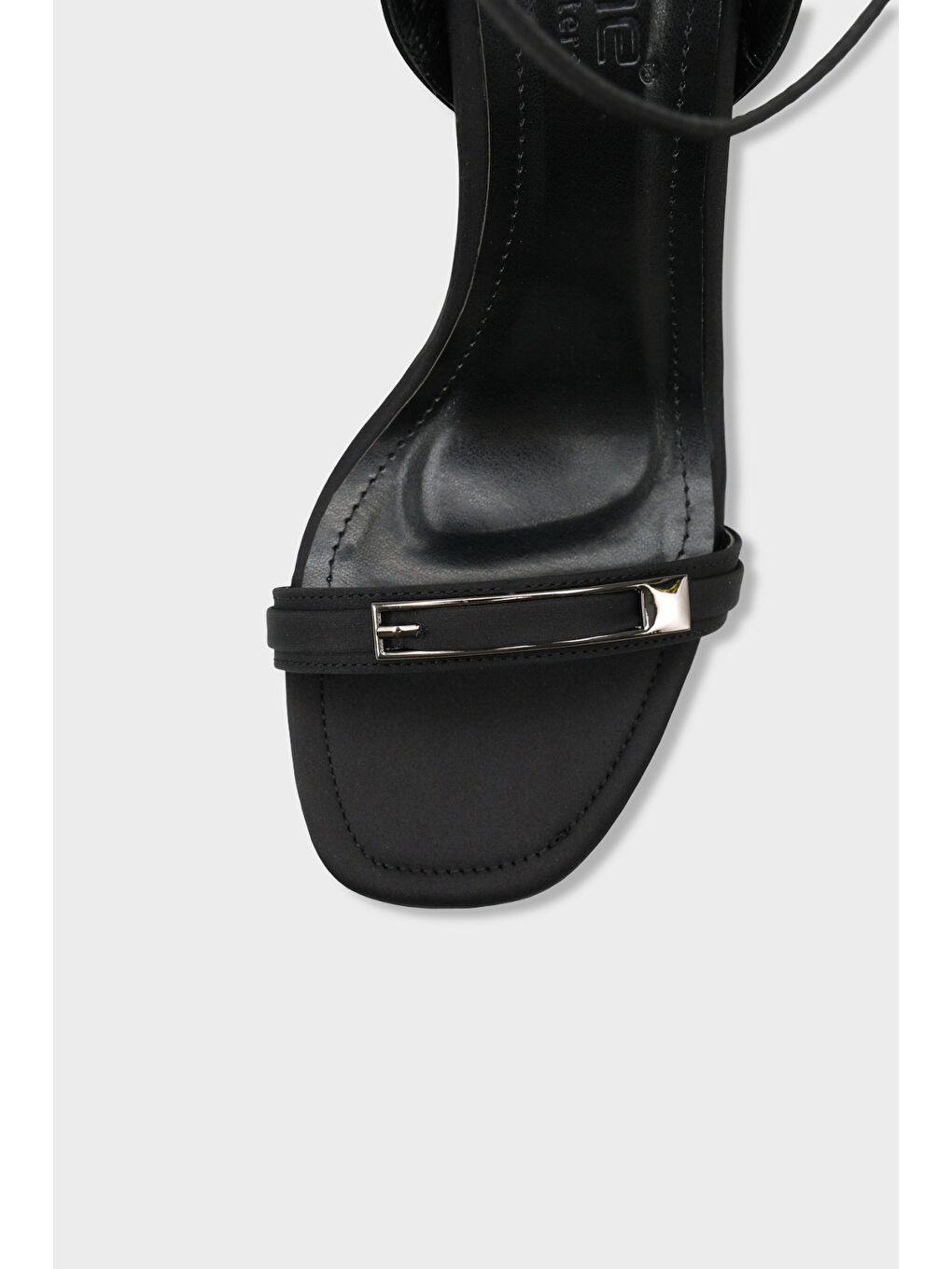 Siyah Bessy Kare Burunlu Yüksek Topuklu Metal Aksesuarlı Bilekten Bantlı Kadın Ayakkabı-2