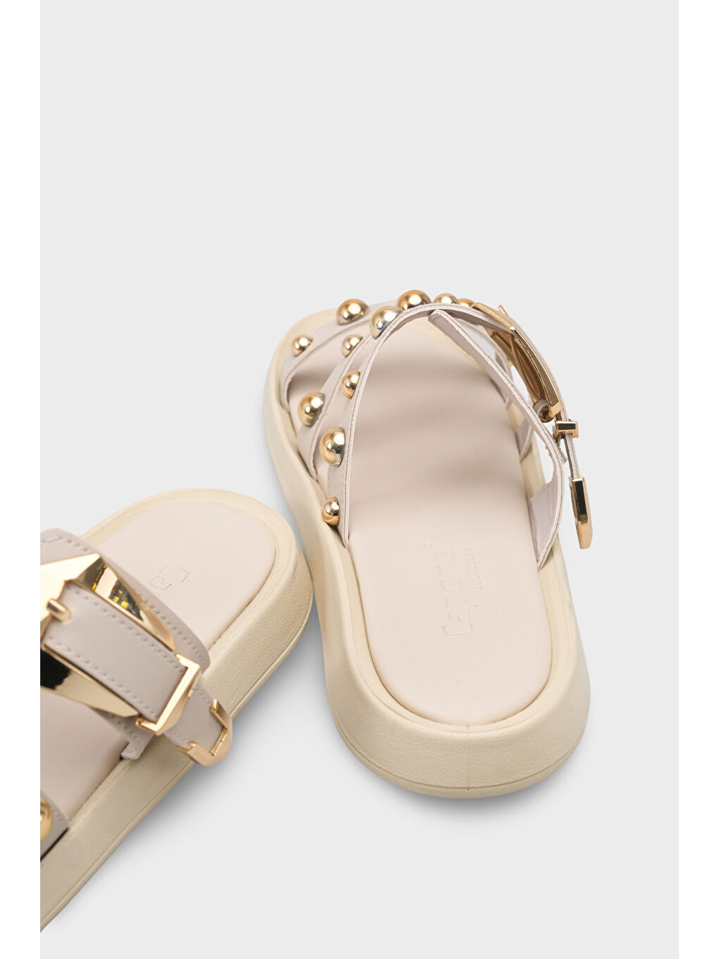 Bej Nollie Yuvarlak Burunlu Metal Aksesuarlı Kadın Terlik-3